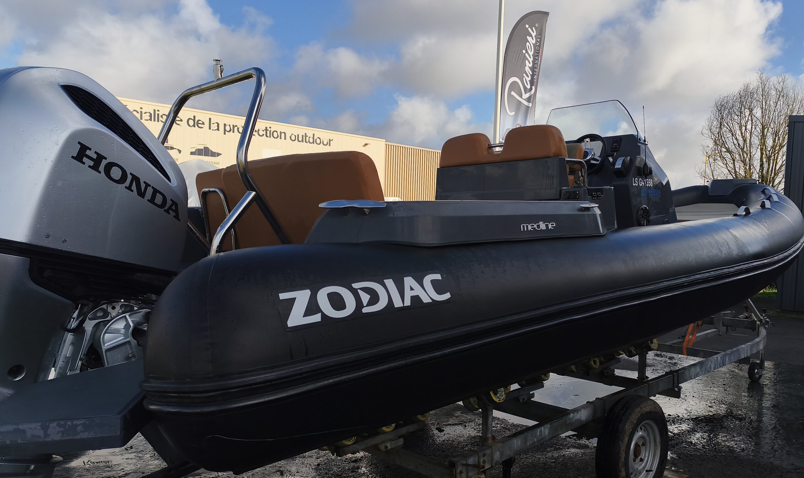 ZODIAC MEDLINE 7.5 + HONDA BF250 CV INJECTION – Image 10