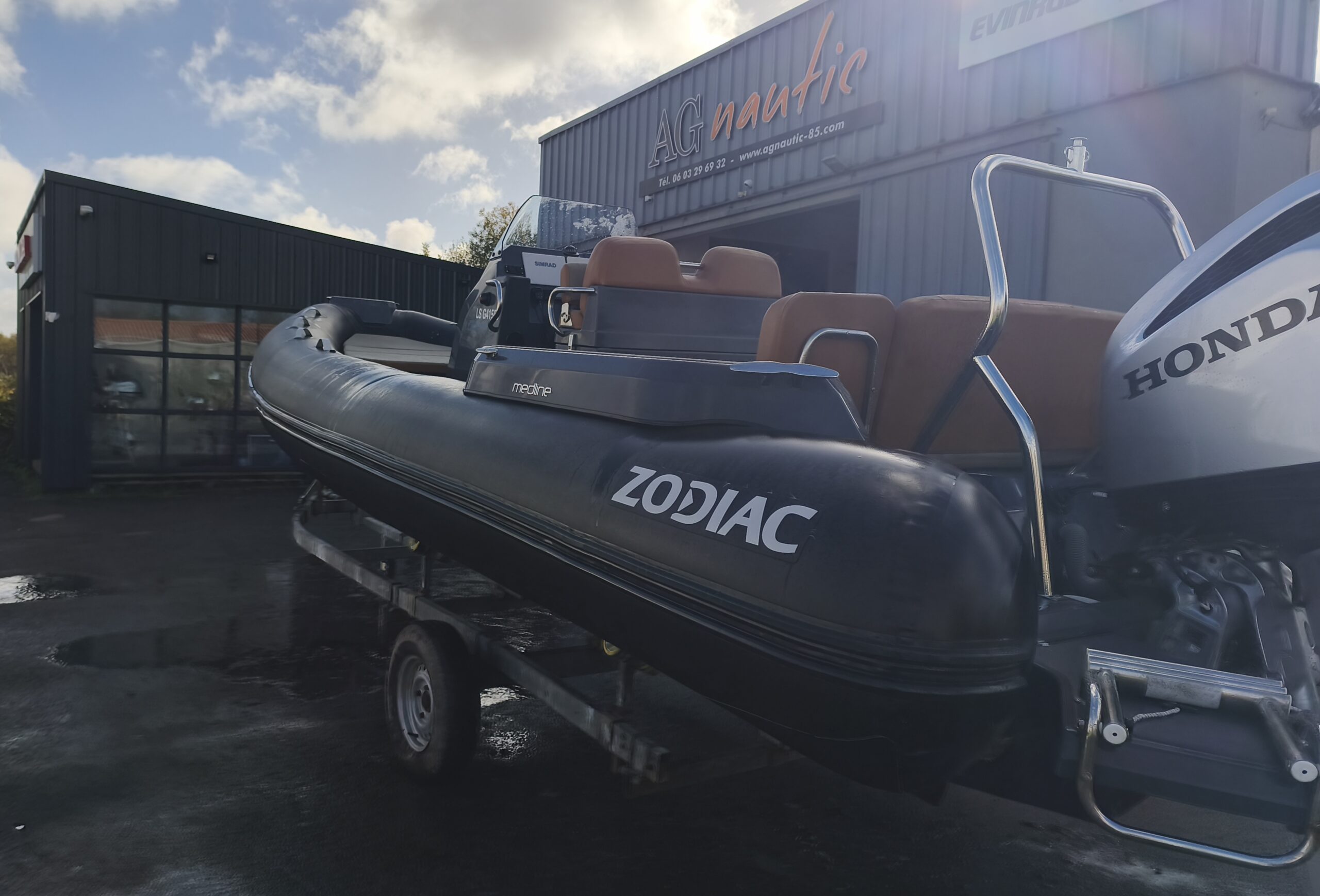 ZODIAC MEDLINE 7.5 + HONDA BF250 CV INJECTION – Image 11