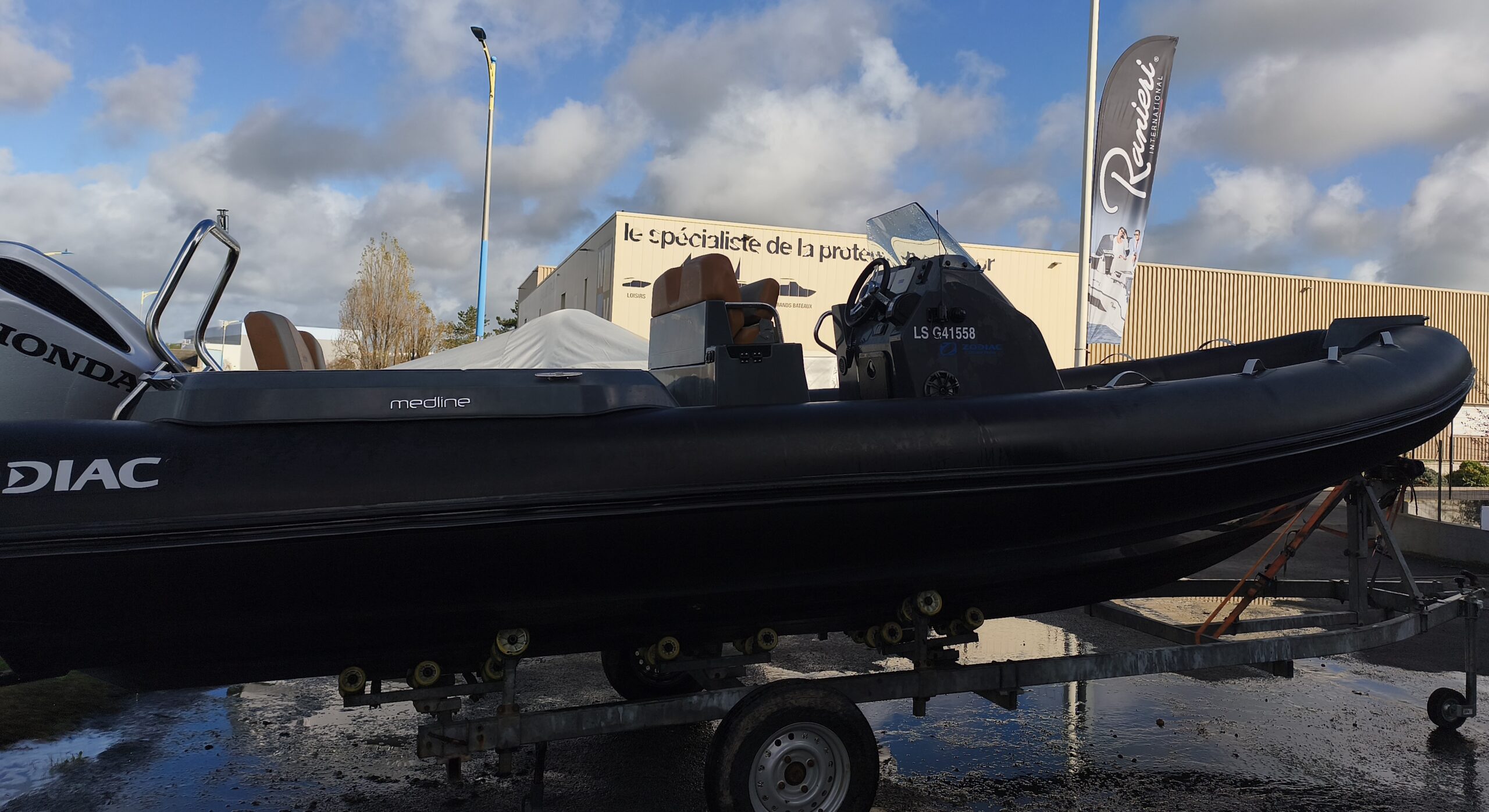 ZODIAC MEDLINE 7.5 + HONDA BF250 CV INJECTION – Image 12